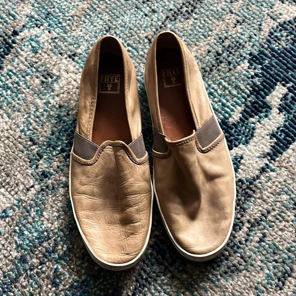 frye tan leather flats size 8